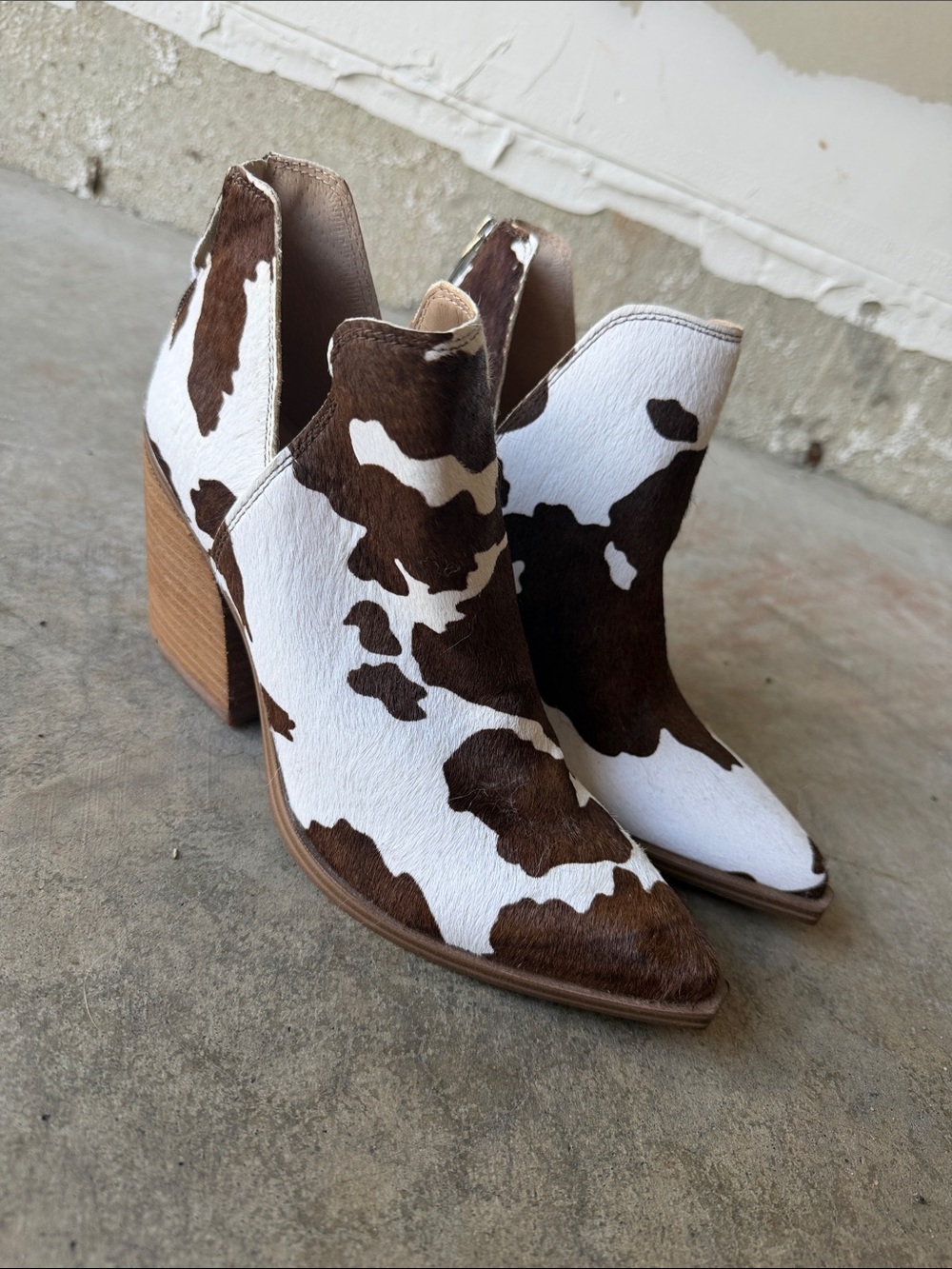 Steve Madden Brown & White Cowhide Western Ankle Booties